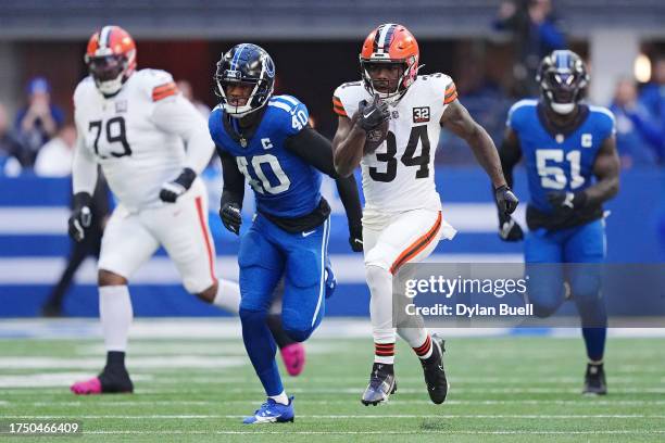 Jerome Ford of the Cleveland Browns runs for a touchdown during the first quarter against the Indianapolis Colts at Lucas Oil Stadium on October 22,...