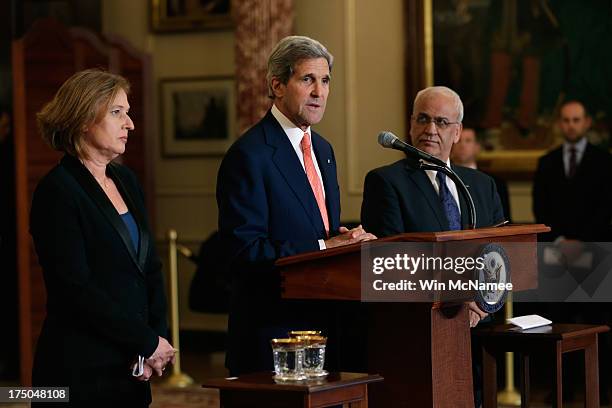 Secretary of State John Kerry delivers remarks on the Middle East Peace Process Talks, as Israeli Justice Minister Tzipi Livni and Palestinian chief...