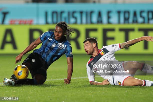 Ademola Lookman of Atalanta BC scores the team's first goal during the Serie A TIM match between Atalanta BC and Genoa CFC at Gewiss Stadium on...