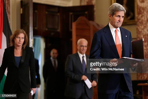 Secretary of State John Kerry arrives with Israeli Justice Minister Tzipi Livni and Palestinian chief negotiator Saeb Erekat for a press conference...