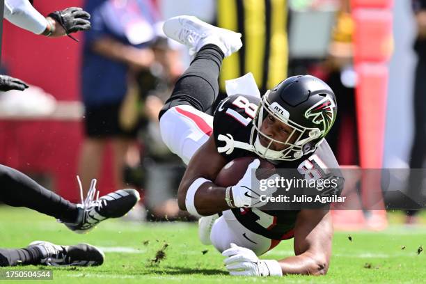 Jonnu Smith of the Atlanta Falcons catches the pass in the first quarter of the game against the Tampa Bay Buccaneers at Raymond James Stadium on...