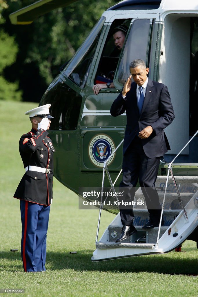 Obama Arrives Back To White House After Trip To Tennessee