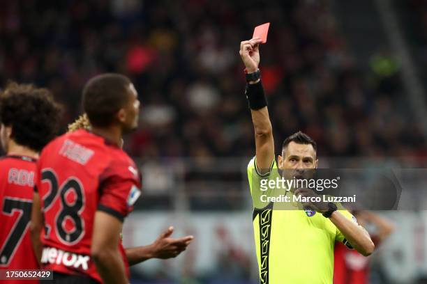 Referee Maurizio Mariani shows Malick Thiaw of AC Milan a red card during the Serie A TIM match between AC Milan and Juventus at Stadio Giuseppe...