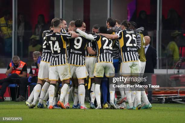 Manuel Locatelli of Juventus celebrates his first goal with his teammates during the Serie A TIM match between AC Milan and Juventus at Stadio...