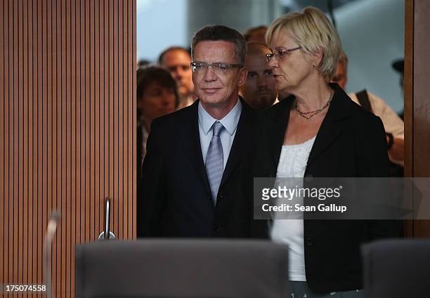 German Defense Minister Thomas de Maiziere arrives with commission chairwoman Susanne Kastner to testify at the Bundestag commission hearings over...