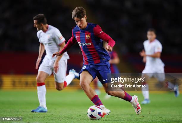 Marc Guiu of FC Barcelona runs with the ball during the LaLiga EA Sports match between FC Barcelona and Athletic Bilbao at Estadi Olimpic Lluis...