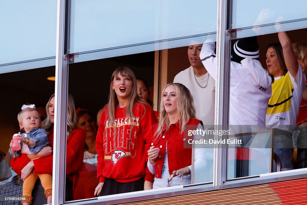 Los Angeles Chargers v Kansas City Chiefs