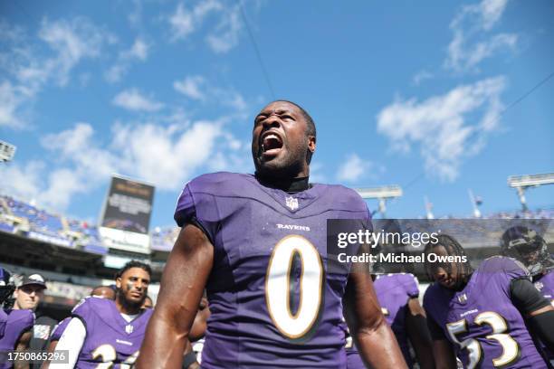 Roquan Smith of the Baltimore Ravens reacts as he leads a huddle prior to an NFL football game between the Baltimore Ravens and the Detroit Lions at...