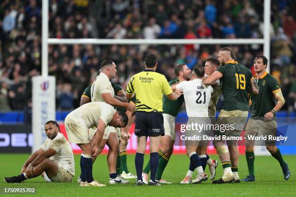 Owen Farrell of England clashes with Willie Le Roux of South Africa following the final whistle of the Rugby World Cup France 2023 match between...