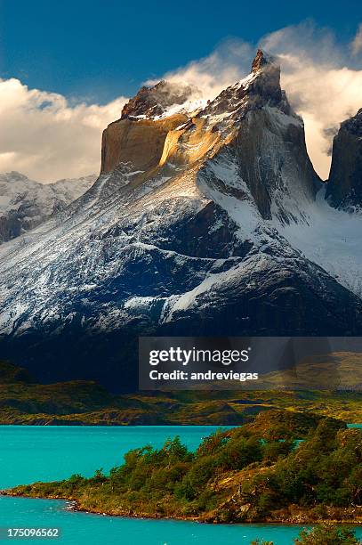 torres del paine - magallanes y antartica chilena regio stockfoto's en -beelden
