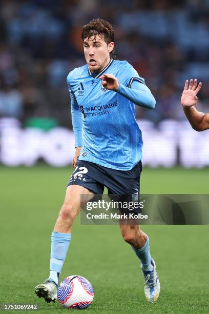 Max Burgess of Sydney FC runs the ball during the A-League Men round one match between Sydney FC and Melbourne Victory at Allianz Stadium, on October...