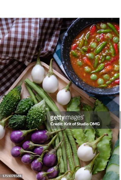 thai spicy shrimp paste dipping sauce with various of vegetables - princess bean - fotografias e filmes do acervo