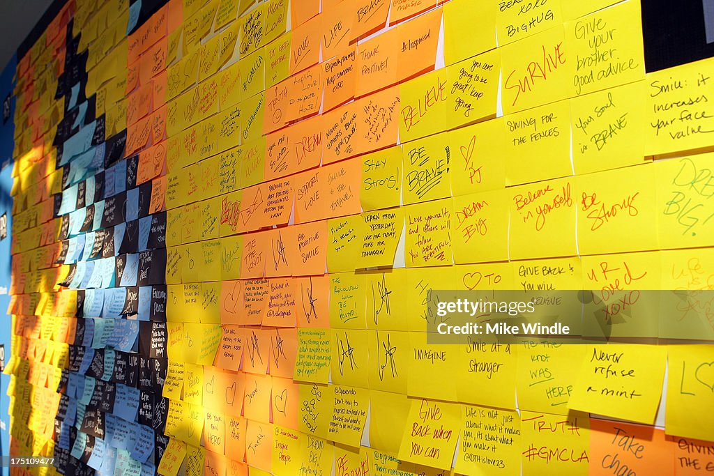 DoSomething.org And VH1's 2013 Do Something Awards - Post-it Wall