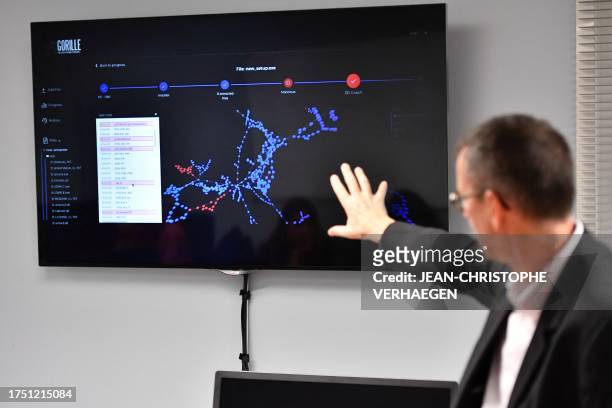 Professor Jean-Yves Marion, head of the Loria delivers a speech in front of a screen showing a dynamic analysis of a software containing a malware in...