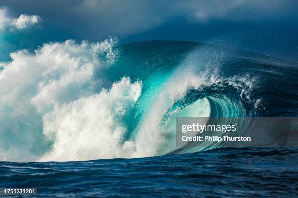 powerful blue wave breaking on a shallow reef break - seascape stock pictures, royalty-free photos & images