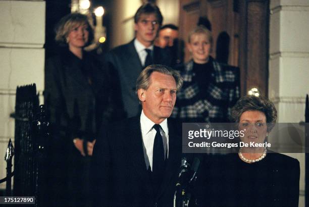 British Conservative politician Michael Heseltine, his wife Anne Williams and in the backrground his children Annabella, Rupert and Alexandra on...