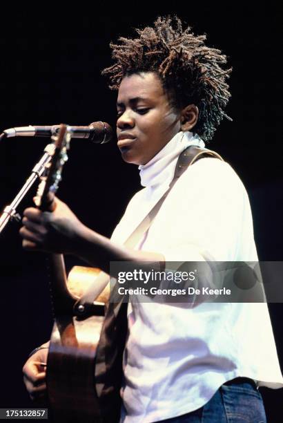 American singer Tracy Chapman performs at the 'Human Rights Now!' concert, in aid of Amnesty International, held at Wembley Stadium on September 2,...