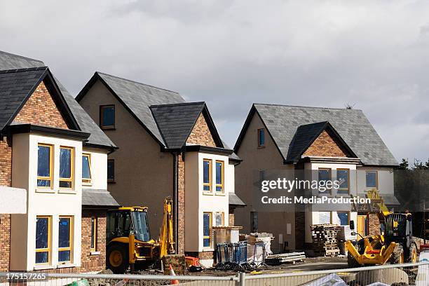 casas nuevas - housing development fotografías e imágenes de stock