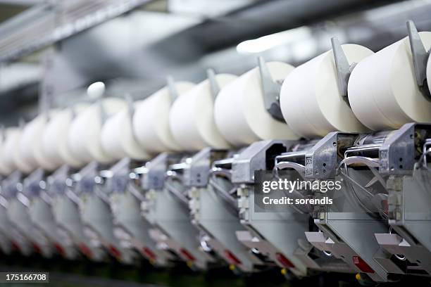 yarn spinning machine - textielindustrie stockfoto's en -beelden