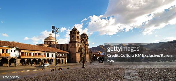 church of the society of jesus at plaza de armas, cusco, peru - bezirk cuzco stock-fotos und bilder