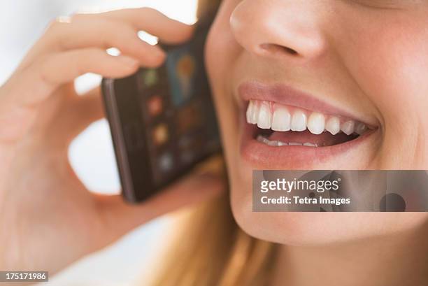 close-up of woman talking on phone - mouth fotografías e imágenes de stock