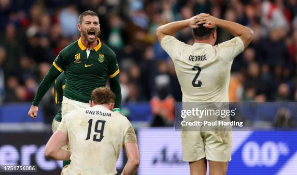 Willie Le Roux of South Africa celebrates at the final whistle during the Rugby World Cup France 2023 match between England and South Africa at Stade...