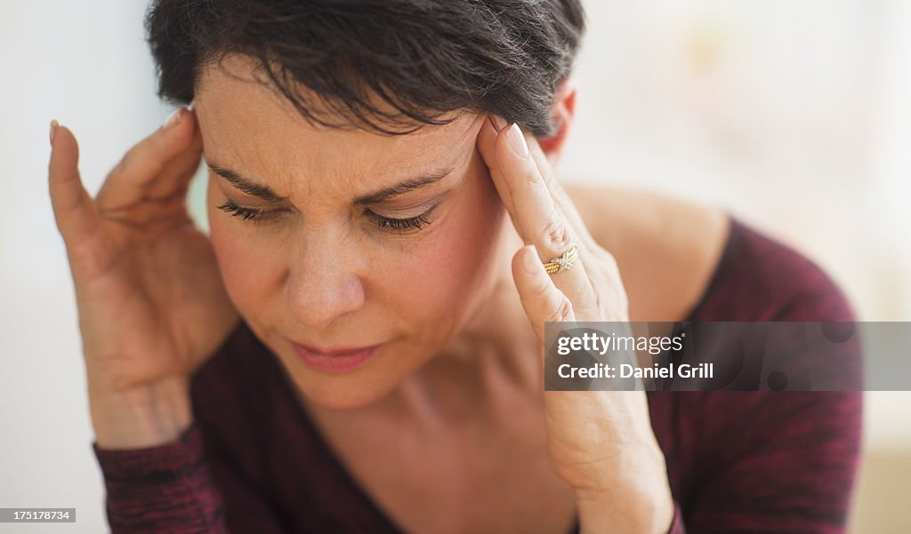 USA, New Jersey, Jersey City, Portrait of mature woman with hands on head