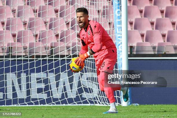 Benoit Costil of US Salernitana during the Serie A TIM match between US Salernitana and Cagliari Calcio at Stadio Arechi on October 22, 2023 in...