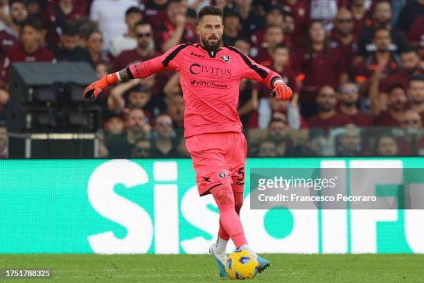 Benoit Costil of US Salernitana during the Serie A TIM match between US Salernitana and Cagliari Calcio at Stadio Arechi on October 22, 2023 in...
