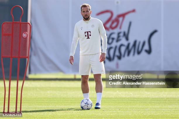 Harry Kane of FC Bayern München looks on during a training session at FC Bayern München training ground Saebener Strasse on October 23, 2023 in...