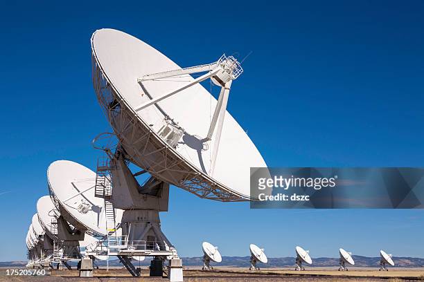 vla espacio exterior radiotelescopio variedad - satellite dish fotografías e imágenes de stock