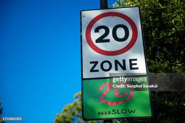 20mph speed limit sign on a lamp post, london, uk - speed limit sign stock pictures, royalty-free photos & images