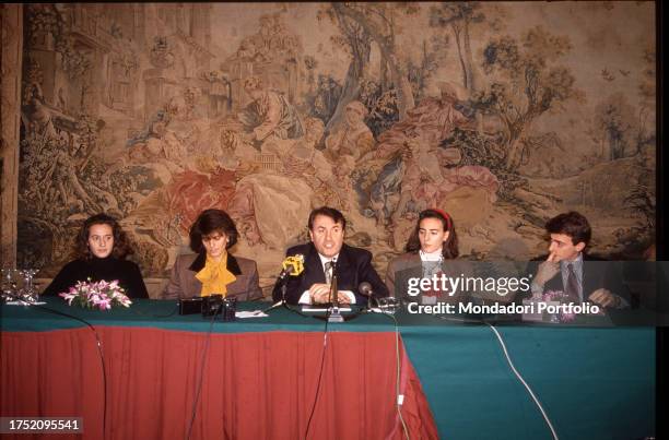 Italian entrepreneur Giancarlo Parretti with his wife Maria and children Mauro, Evelyn and Valentina. Rome , 1990