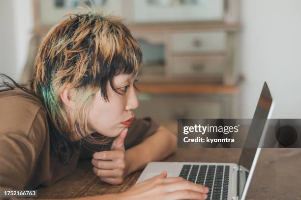 young gen-z female looking at screen - frustration home stock pictures, royalty-free photos & images