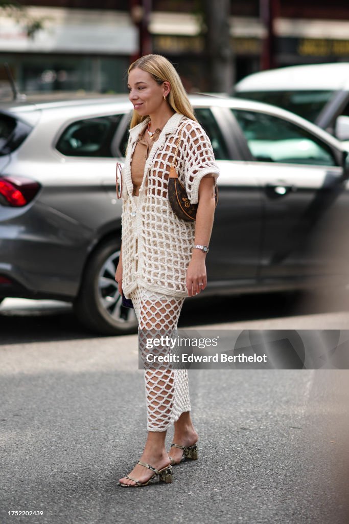 Street Style - Day 2 - Milan Fashion Week - Womenswear Spring/Summer 2024