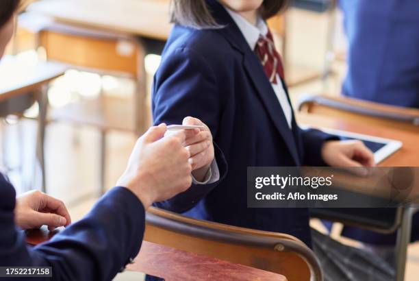 72 Woman Hand Passing A Note Stock Photos, High-Res Pictures, and ...