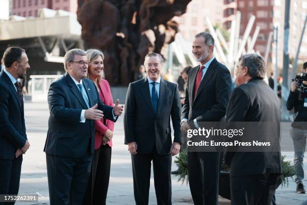 On the left , the president of the Instituto de la Empresa Familiar, Andres Sendagorta.