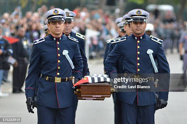 Desfile cívico-militar em homenagem aos heróis da Revolução Constitucionalista de 1932, realizado em 9 de Julho em frente ao Parque do Ibirapuera em...