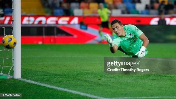 Marco Silvestri of Udinese watches a shot from Gabriel Strefezza of Lecce go wide during the Serie A TIM match between Udinese Calcio and US Lecce at...
