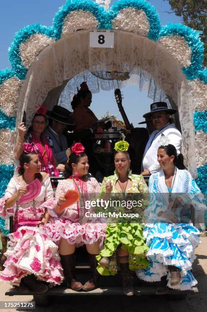 Hermandad de Huelva camino a su presentacion a la hermandad matriz de almonte . Romeria del Rocio. Almonte. Provincia de Huelva. Espaa