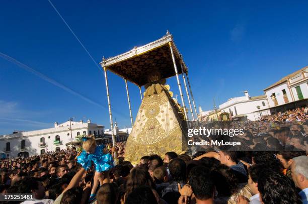 Procesion de la virgen del Rocio por la aldea de Almonte. Romeria del Rocio. Almonte. Provincia de Huelva. Espaa