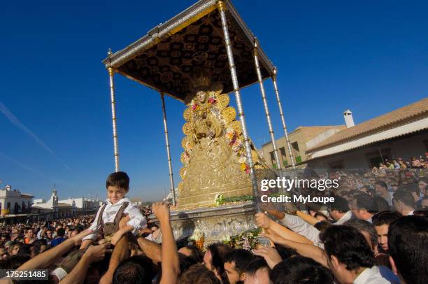 Procesion de la virgen del Rocio por la aldea de Almonte. Romeria del Rocio. Almonte. Provincia de Huelva. Espaa