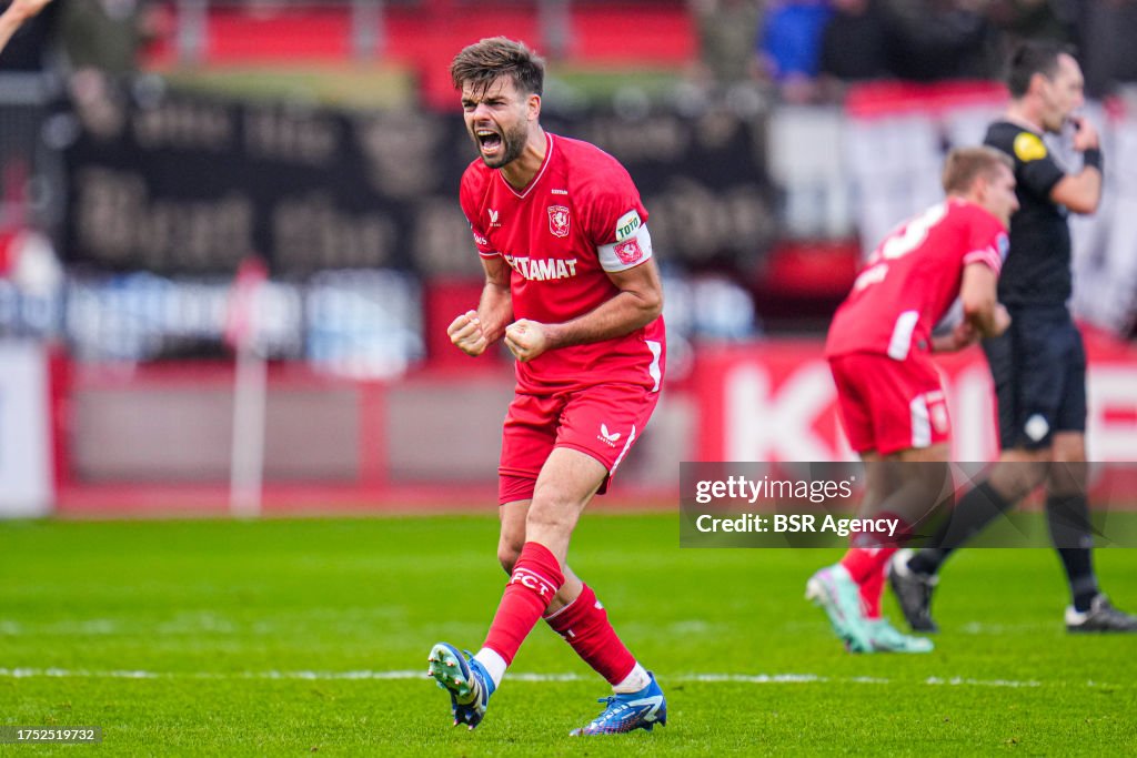 Robin Propper Robin Propper of FC Twente celebrates the win during the Dutch... News ...