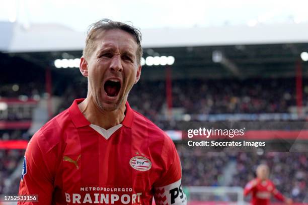 Luuk de Jong of PSV celebrates 2-2 during the Dutch Eredivisie match between PSV v Ajax at the Philips Stadium on October 29, 2023 in Eindhoven...