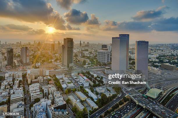 tel-aviv azrieli sunset - ramat gan stock-fotos und bilder