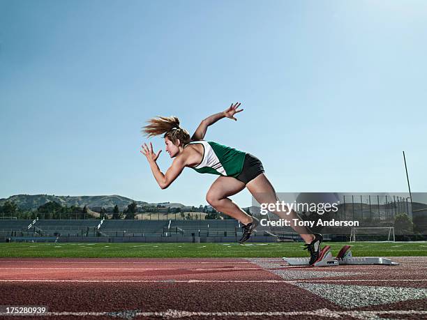 young woman track athlete starting from blocks - woman starting line stock pictures, royalty-free photos & images