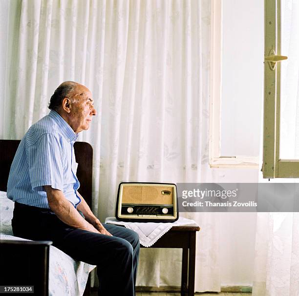 portrait of a senior man - bedroom radio stockfoto's en -beelden