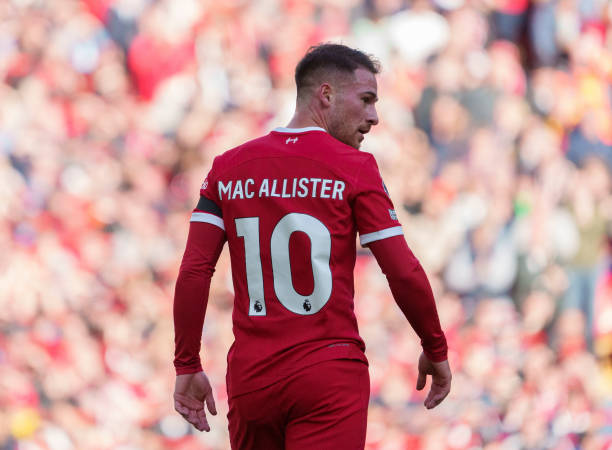 Paul Robinson outlines the problems with Liverpool midfielder Alexis Mac Allister and his role in the squad. 