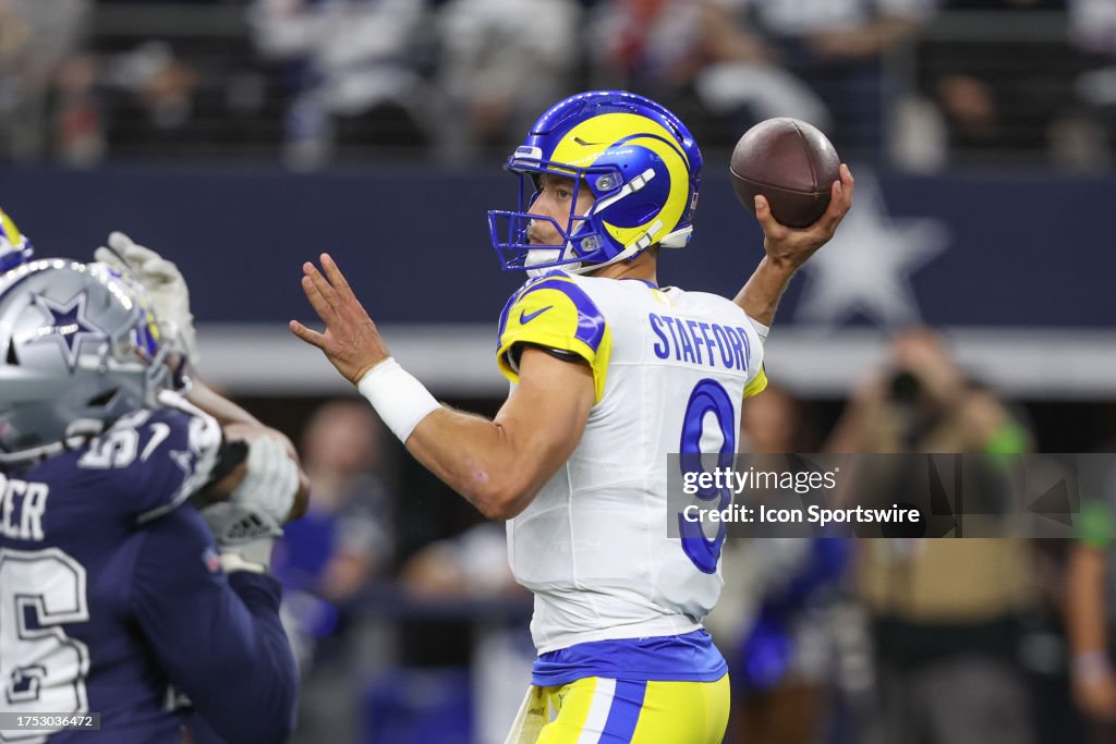 Fon Rasm Game Los Angeles Rams quarterback Matthew Stafford passes during the game ...