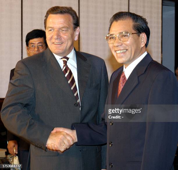 German Chancellor Gerhard Schroeder shakes hands with the secretary general of the ruling Communist Party of Vietnam, Nong Duc Manh , at their...